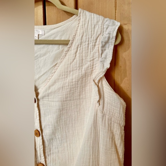 Cream Sleeveless Button-Down Top - Picture 4 of 6